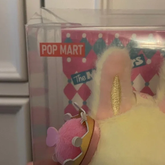 Pop Mart Let's Checkmate Queen - Picture 2 of 7